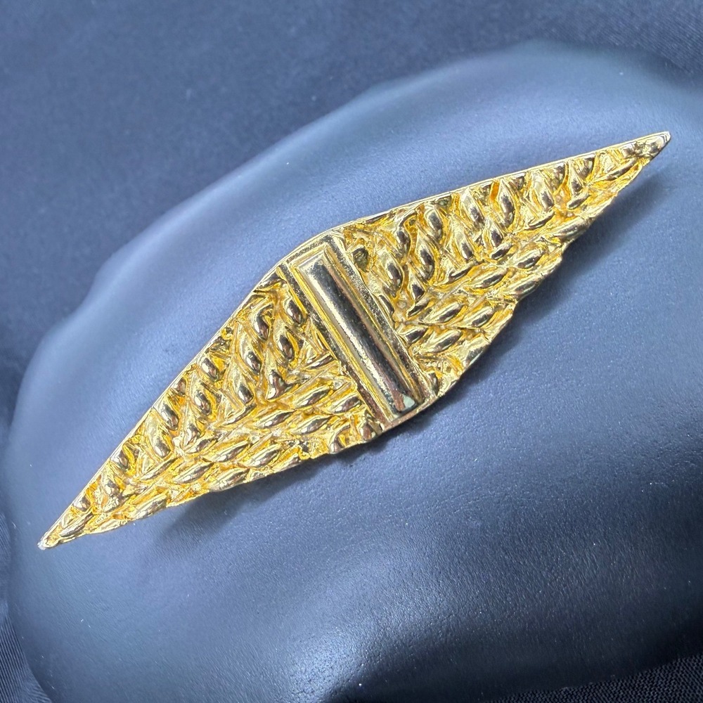 Vintage Mod Geometric Gold Tone Textured Wheat Diamond Shape Brooch Pin Gift